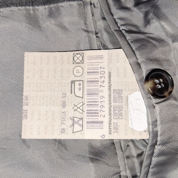 👨 Hugo Boss suit jacket/blazer/sports coat. Gray w/ blue pinstripes. Wool/silk. - Picture 9 of 15